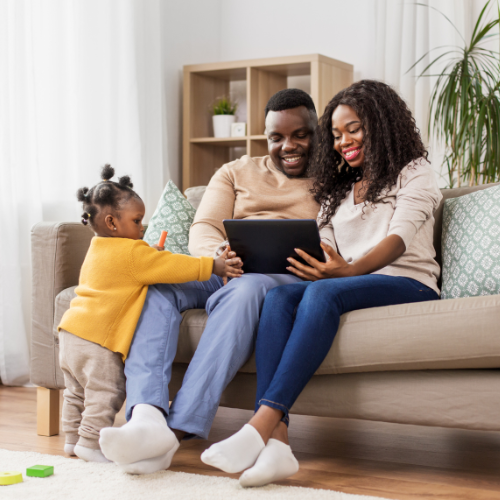 Famille heureuse avec diaspo immo